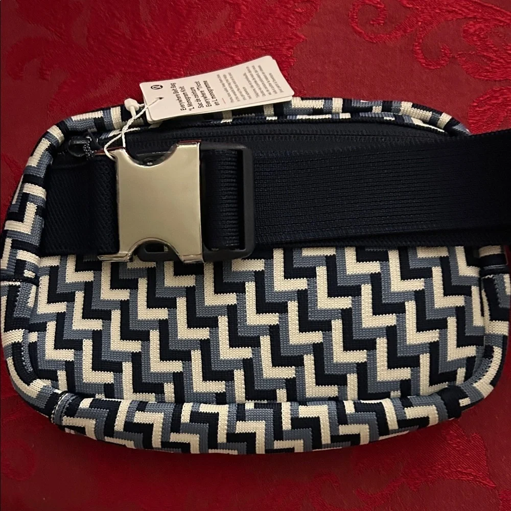 lululemon athletica chic zigzag